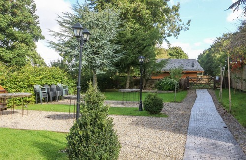 Bedale Cottage | Romantic Pheasant Hotel with Garden and Breakfast in Bedale