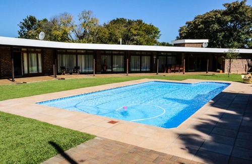 Newcastle House | Discover Pheasant's Rest: Family-Friendly with Pool and Dining