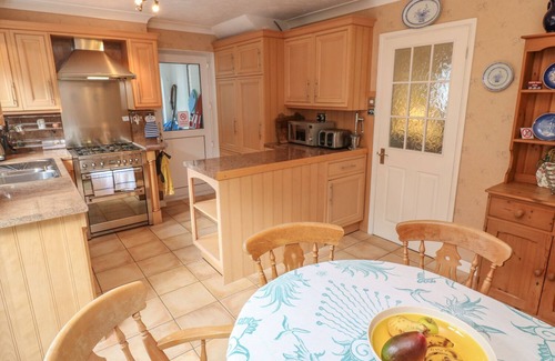 Maenporth Cottage | Pet-Friendly PHENESTS: Cozy Country Cottage in Falmouth