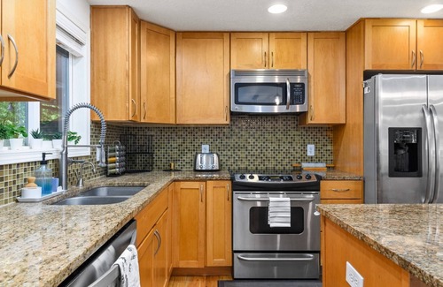 Lake Oswego House | Exceptional Home with Outdoor Golf, Fire-Pit & Pet-Friendly