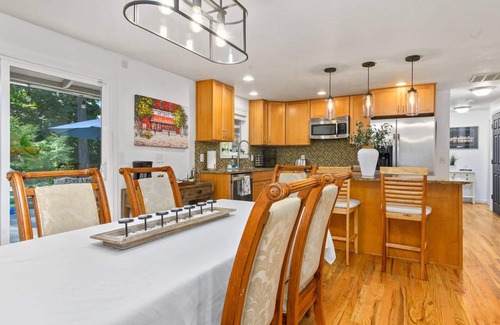Lake Oswego House | Exceptional Home with Outdoor Golf, Fire-Pit & Pet-Friendly
