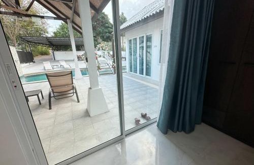 Huai Yai Villa | Relax at Pheonix Golf Pool Resort Villa with Family & Pets