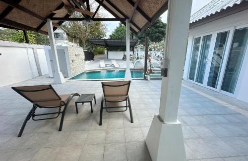 Huai Yai Villa | Relax at Pheonix Golf Pool Resort Villa with Family & Pets