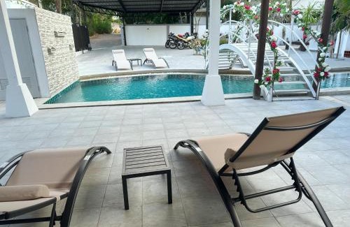 Huai Yai Villa | Relax at Pheonix Golf Pool Resort Villa with Family & Pets