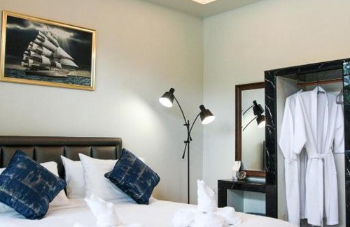 Ban Pa Yang House | Relax at Phetrapoolvilla: Private Pool & Hot Tub Retreat