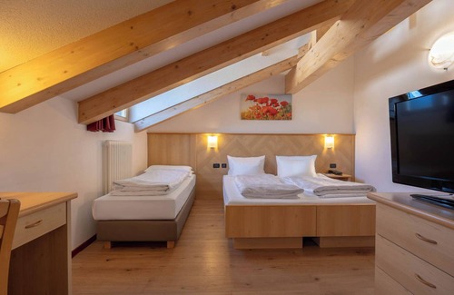 Bellamonte Hotel | Experience Comfort at Hotel Bellamonte with Pool & Spa