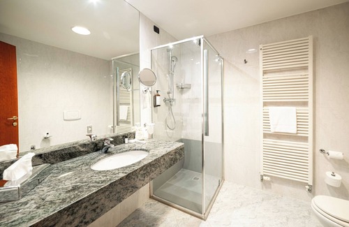 Bra Hotel | Elegant Phi Hotel Cavalieri: 4-Star Retreat with Spa & Dining
