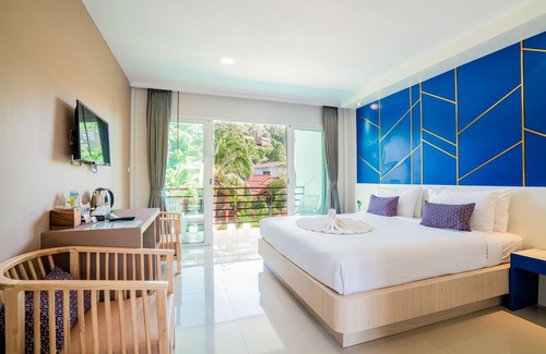 Ko Phi Phi Resort | Relax at Phi Phi Anita Resort: Pool, Dining & Family Friendly
