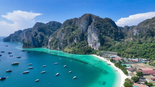 Ko Phi Phi Hotel | Discover Phi Phi Cliff Beach Resort with Ocean Views & Pool