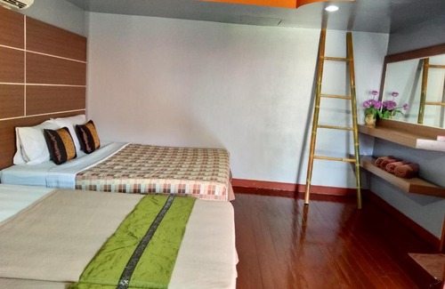 Ko Phi Phi House | Relax at Phi Phi Coralbay: Family-Friendly with Dining