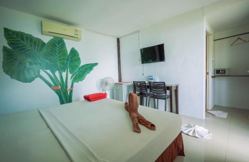 Ko Phi Phi Hotel | Beachfront Bliss at Phi Phi Cozy Seafront Resort