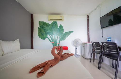 Ko Phi Phi Hotel | Beachfront Bliss at Phi Phi Cozy Seafront Resort