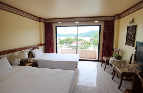 Ko Phi Phi Hotel | Inviting Phi Phi Hotel: Pool, Breakfast & Family Friendly