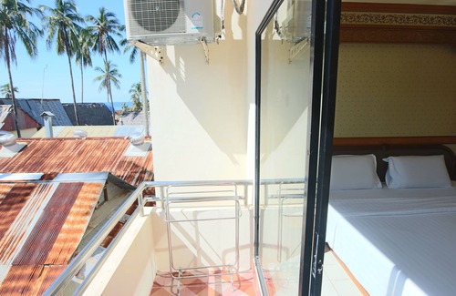 Ko Phi Phi Hotel | Inviting Phi Phi Hotel: Pool, Breakfast & Family Friendly