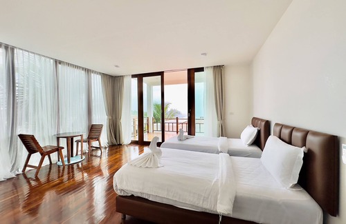 Ko Phi Phi Hotel | Serene Phi Phi Mountain Beach Resort with Ocean View Pool