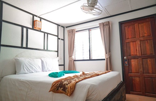 Ko Phi Phi Hotel | Relax at Phi Phi Nice Beach Resort with Ocean Views