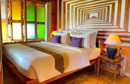 Ko Phi Phi Resort | Phi Phi Phu Chalet Resort: Oceanfront Retreat with Pool