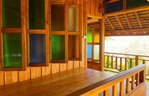 Ko Phi Phi Resort | Phi Phi Phu Chalet Resort: Oceanfront Retreat with Pool
