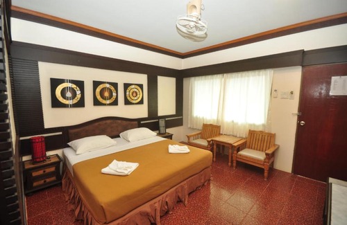 Ko Phi Phi Resort | Oceanfront Bliss at Phi Phi Rimlay Resort with Breakfast