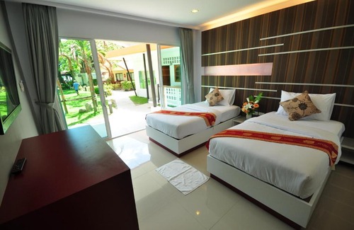 Ko Phi Phi Resort | Oceanfront Bliss at Phi Phi Rimlay Resort with Breakfast