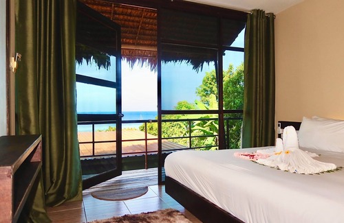 Ko Phi Phi Resort | Enjoy Your Stay at Phi Phi Sea Sky Resort with Family Amenities