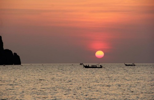 Ko Phi Phi Hotel | Budget-Friendly Retreat at Phi Phi Seaside Bungalow