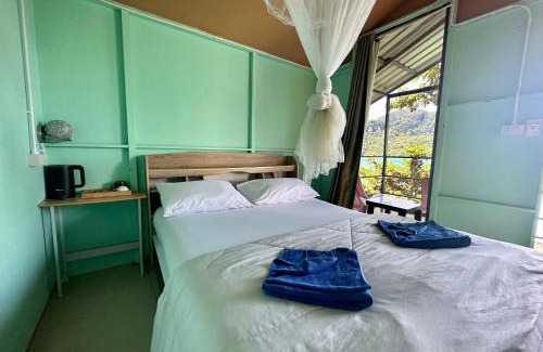 Ko Phi Phi Hotel | Budget-Friendly Retreat at Phi Phi Seaside Bungalow