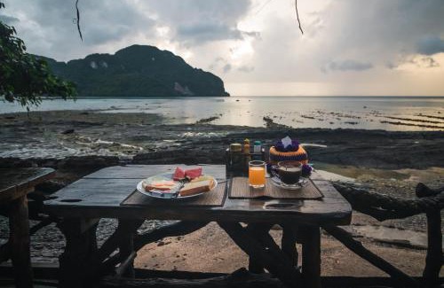 Ko Phi Phi Resort | Relax at Phi Phi Sunset Bay Resort with Oceanfront Views