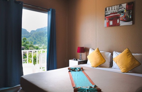 Ko Phi Phi Hotel | Relaxing Phi Phi Uphill Cottage with Pool & Breakfast