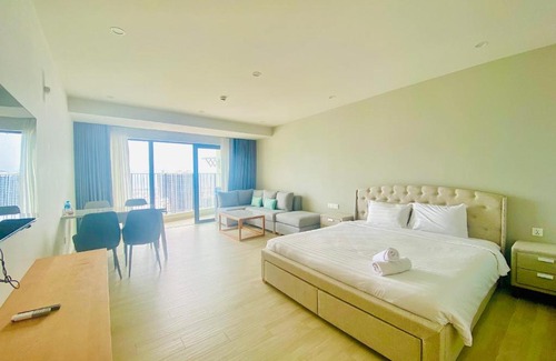 Tran Phu Beach Apartment | Top-Rated Phi Yen Gold Coast Apartment with Ocean Views