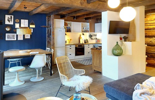 Molines-en-Queyras Cottage | Philème Gîte: Exclusive Ensuite with Mountain View & Breakfast