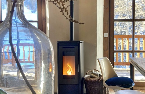 Molines-en-Queyras Cottage | Philème Gîte: Exclusive Ensuite with Mountain View & Breakfast