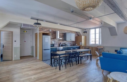 Quartier de la Roquette Apartment | Discover Philippe Auguste Loft 5: Family-Friendly Retreat