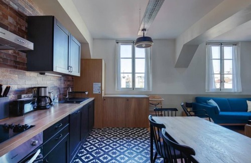 Quartier de la Roquette Apartment | Discover Philippe Auguste Loft 5: Family-Friendly Retreat