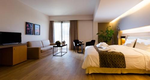 Serres Hotel | Relax at Philippos Xenia Hotel: 4-Star Comfort & Spa Amenities