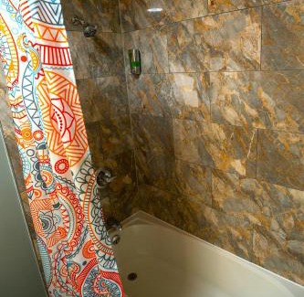 West Philadelphia Hotel | Experience Comfort at Philly Inn & Suites - Rated 9/10!