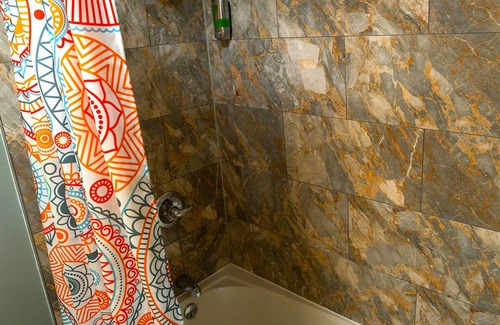 West Philadelphia Hotel | Discover Philly Inn & Suites: Rated 8.4 with Spa & Breakfast