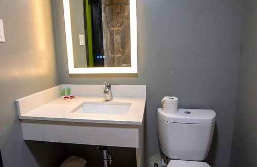 West Philadelphia Hotel | Discover Philly Inn & Suites: Rated 8.4 with Spa & Breakfast