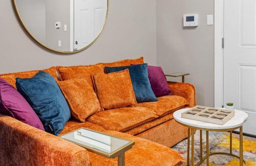 East Parkside Apartment | Philly Zoo Queen Retreat - Apartment with Fireplace & Parking Available