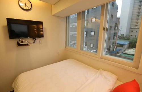 Gwanghui-dong House | Budget-Friendly Philstay Dongdaemun with Family Amenities