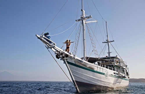 Labuan Bajo Boat Rental | Experience the Phinisi Fortune Komodo Journey for 5 Pax