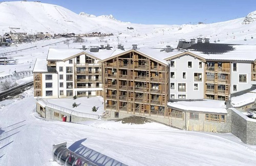 Bergers Apartment | PHOC02 Bright apartment with ski in/ski out access
