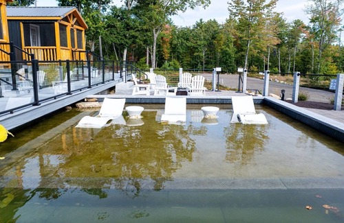 North Sebago Villa | Phoebe Limit 3 1 Bedroom Cabin
