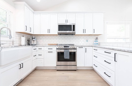 Lakeview House | Experience Phoebe’s Waterfront Lakehouse: Pet-Friendly Retreat