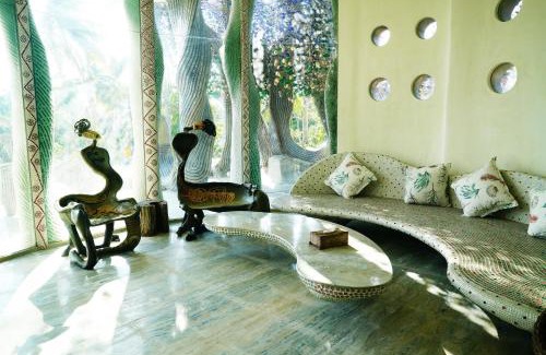 Chenggong Villa | Explore Phoenix 1F: Beachfront Venue with Ocean Views