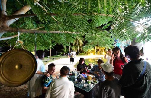 Chenggong Villa | Explore Phoenix 1F: Beachfront Venue with Ocean Views