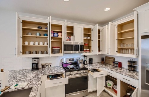 Estrella Village House | Pet-Friendly 5BR House Near Scottsdale with Free Parking