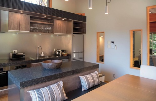 Happo House | Discover Phoenix Cocoon: 4-Star Rated with Family-Friendly Amenities