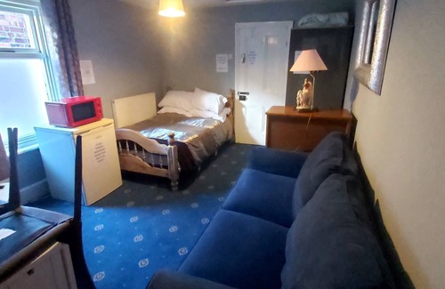Barrow-in-Furness House | Comfortable Phoenix Guest House with Family-Friendly Amenities