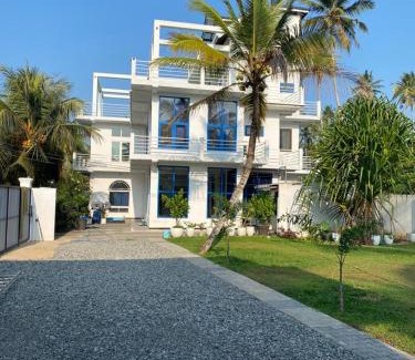 Kathaluwa House | Phoenix house